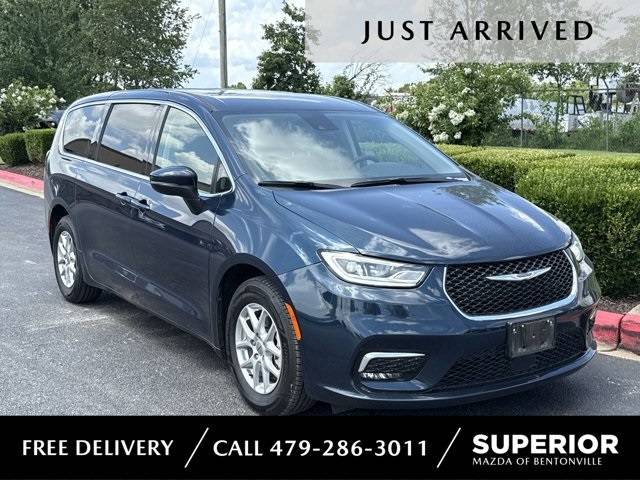 2023 Chrysler Pacifica Touring L — Minivan — 67,980 mi — Bentonville, AR