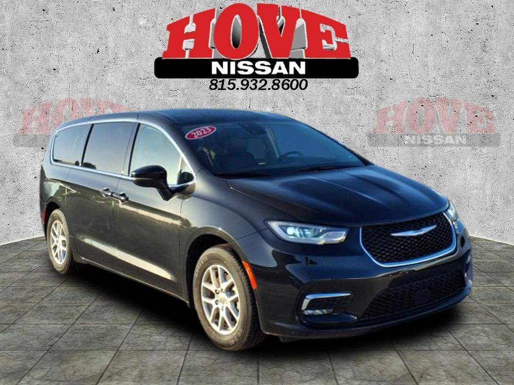 2023 Chrysler Pacifica Touring L — Minivan — 71,447 mi — Bourbonnais, IL