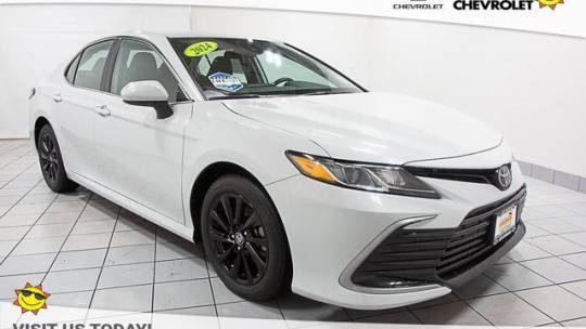 2024 Toyota Camry LE — Sedan — 21,940 mi — Glendale Heights, IL