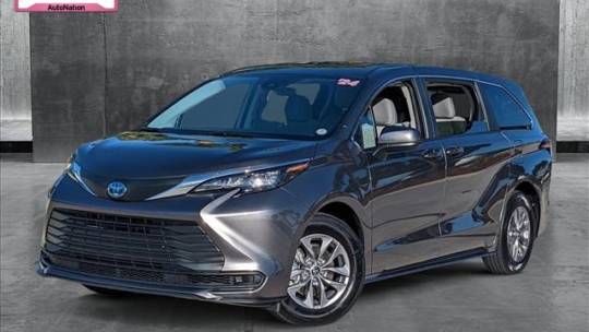 2024 Toyota Sienna LE — Minivan — 5,401 mi — Davie, FL