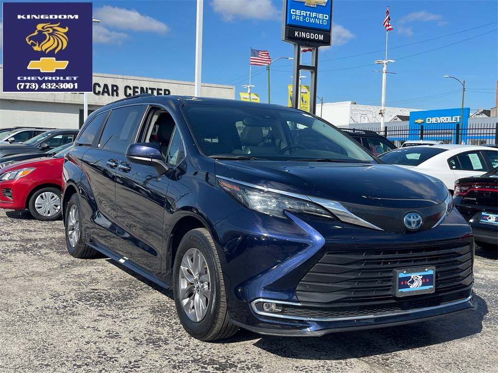 2024 Toyota Sienna XLE — Minivan — 39,619 mi — Chicago, IL