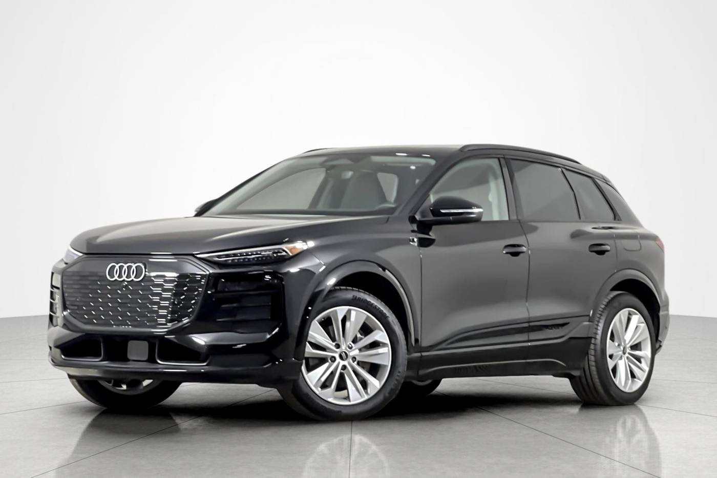 2025 Audi Q6 e-tron Premium Plus — SUV — 5,349 mi — Beverly Hills, CA