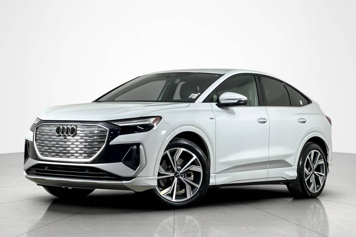 2025 Audi Q4 e-tron Premium — SUV — 6,008 mi — Beverly Hills, CA