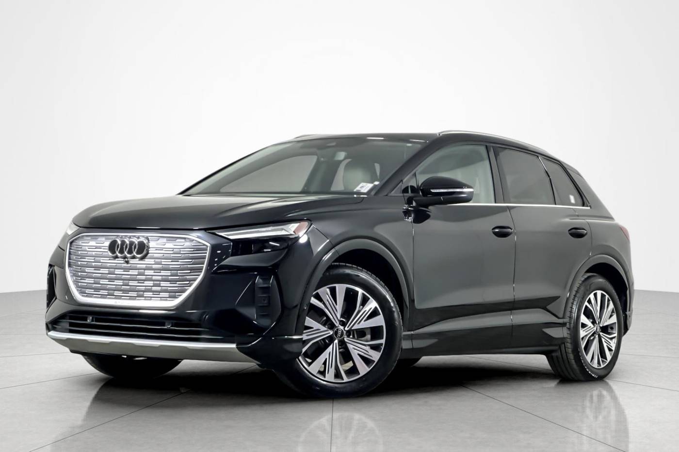 2024 Audi Q4 e-tron Premium Plus — SUV — 5,691 mi — Beverly Hills, CA