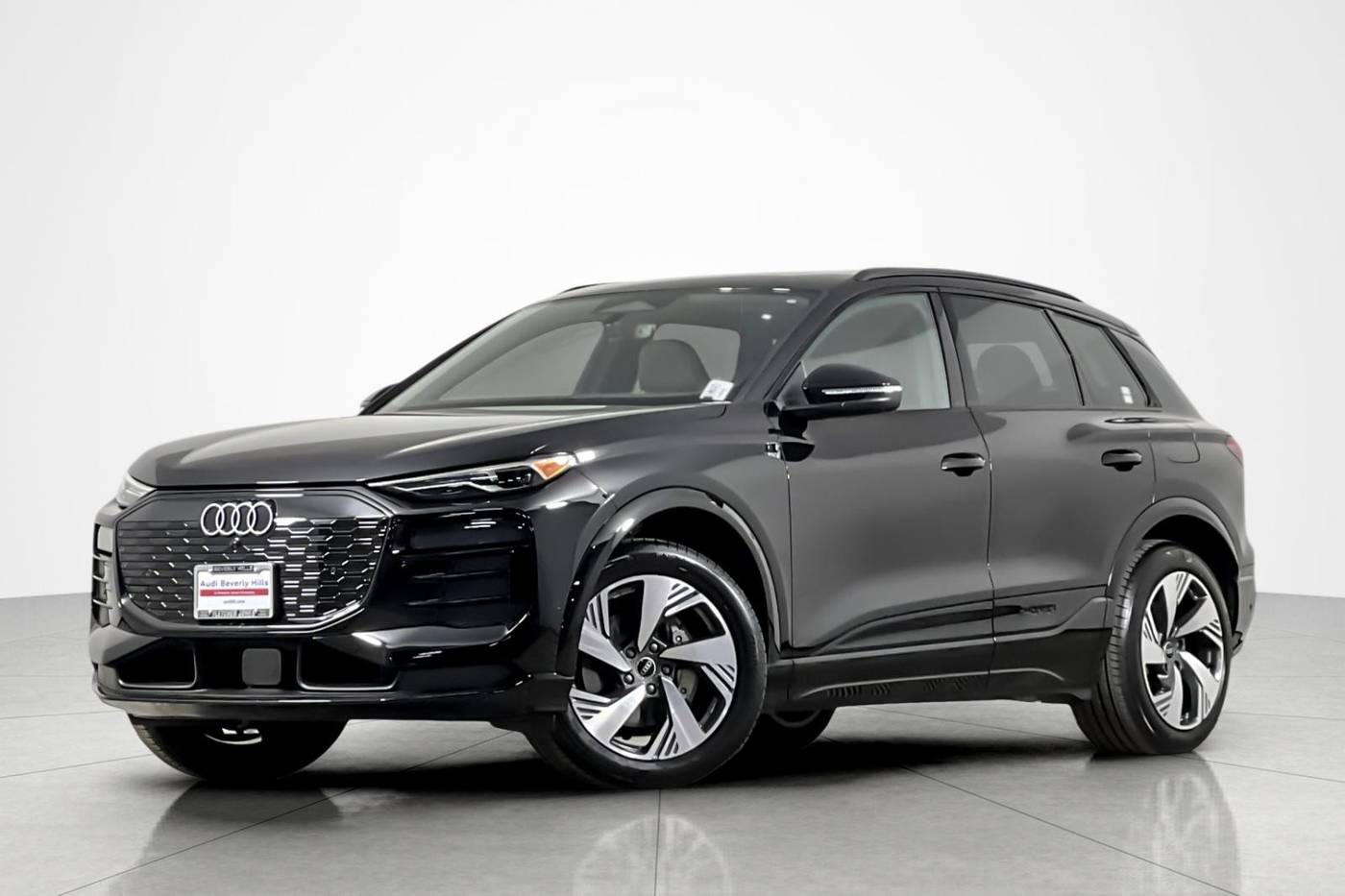 2025 Audi Q6 e-tron Premium — SUV — 5,559 mi — Beverly Hills, CA