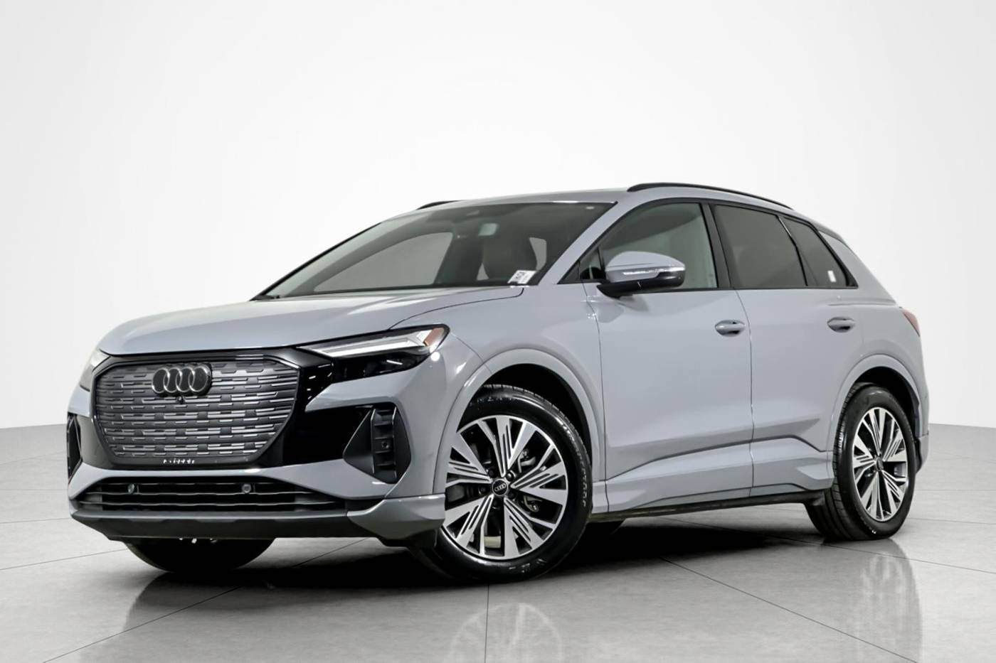 2025 Audi Q4 e-tron Premium — SUV — 7,012 mi — Beverly Hills, CA