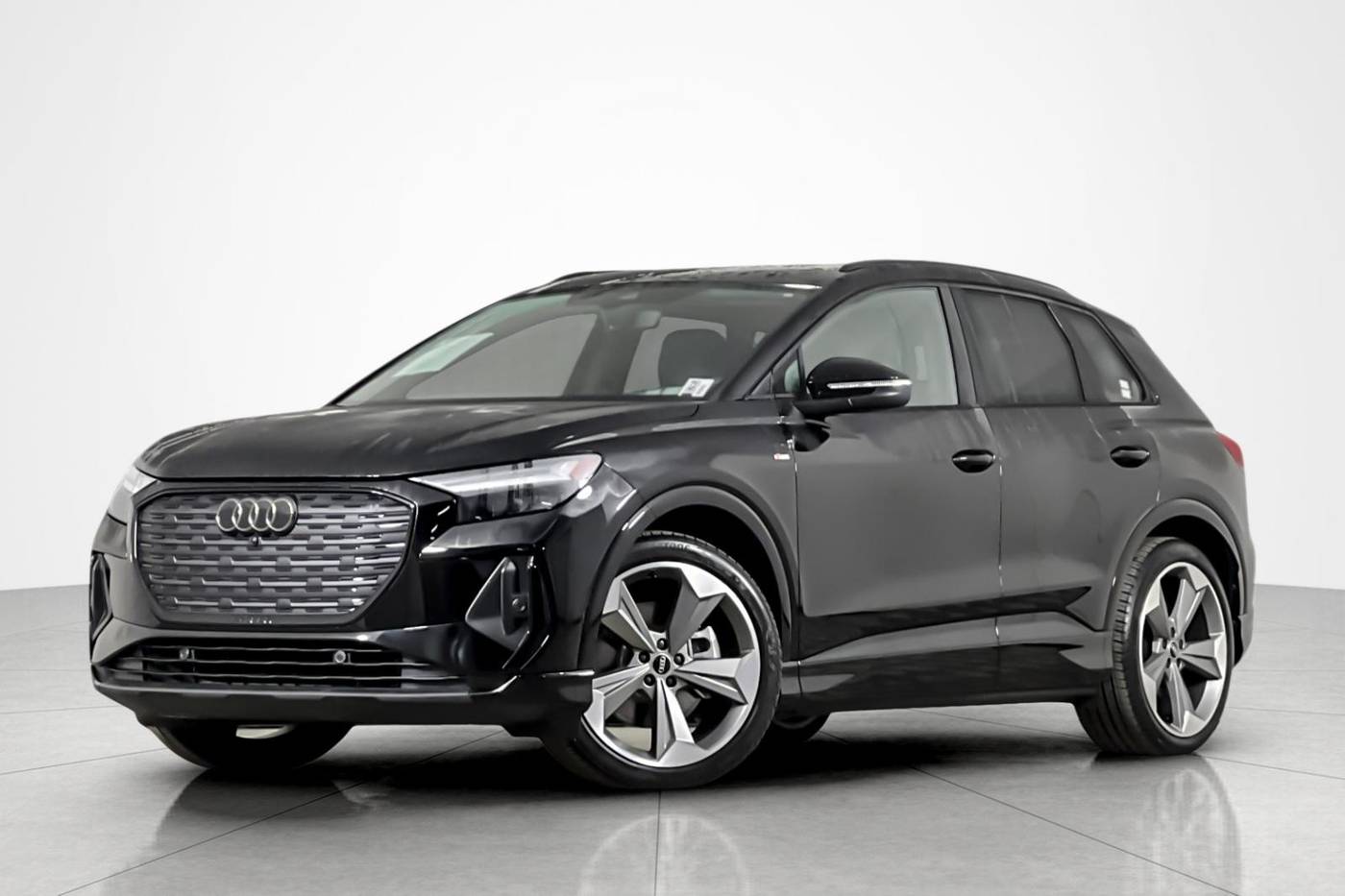 2025 Audi Q4 e-tron Premium Plus — SUV — 4,627 mi — Beverly Hills, CA