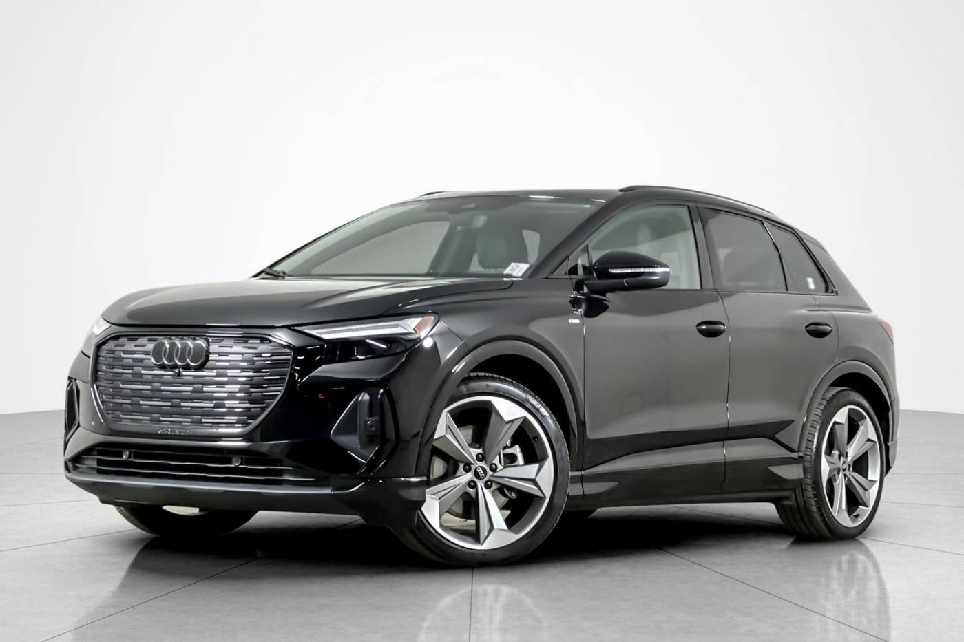 2025 Audi Q4 e-tron Premium Plus — SUV — 5,890 mi — Beverly Hills, CA