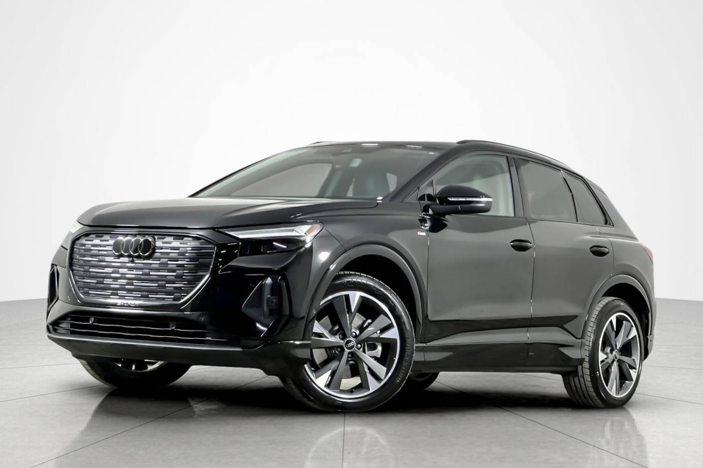2024 Audi Q4 e-tron Premium Plus — SUV — 5,921 mi — Beverly Hills, CA