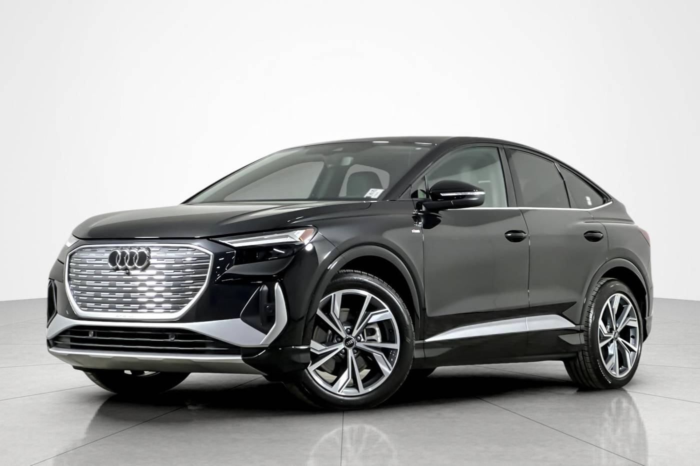 2025 Audi Q4 e-tron Premium — SUV — 2,515 mi — Beverly Hills, CA