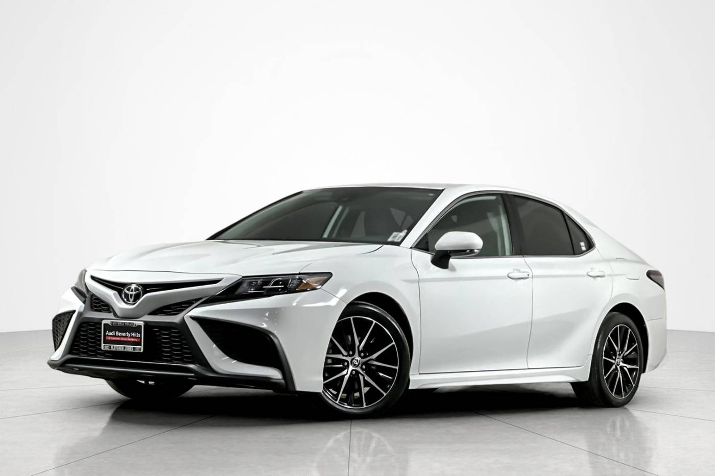 2024 Toyota Camry SE — Sedan — 17,127 mi — Beverly Hills, CA