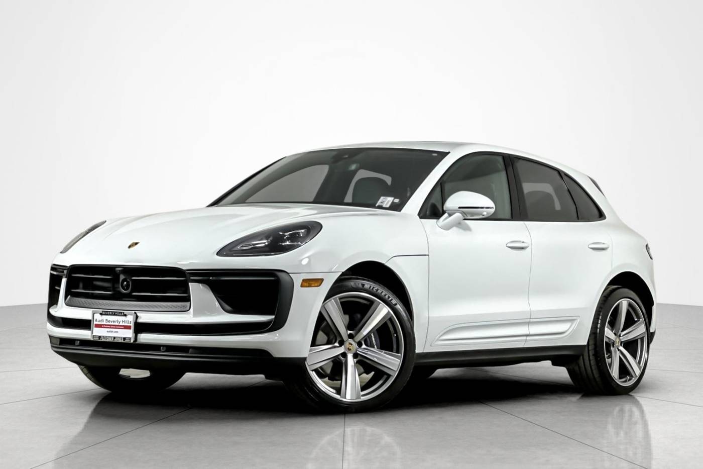 2025 Porsche Macan T — SUV — 5,833 mi — Beverly Hills, CA