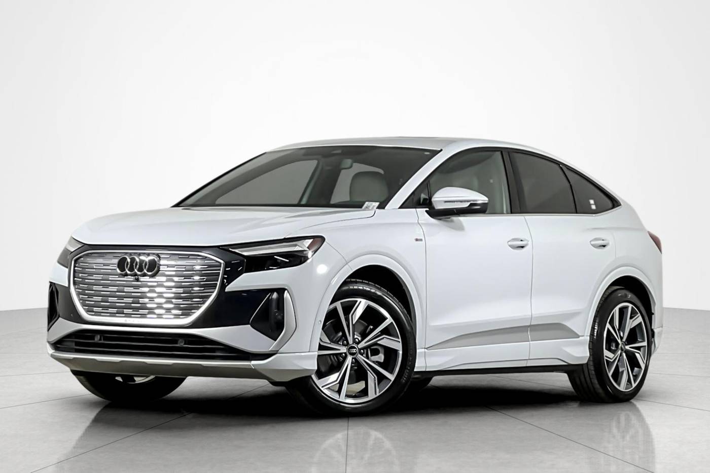 2024 Audi Q4 e-tron Premium Plus — SUV — 3,946 mi — Beverly Hills, CA