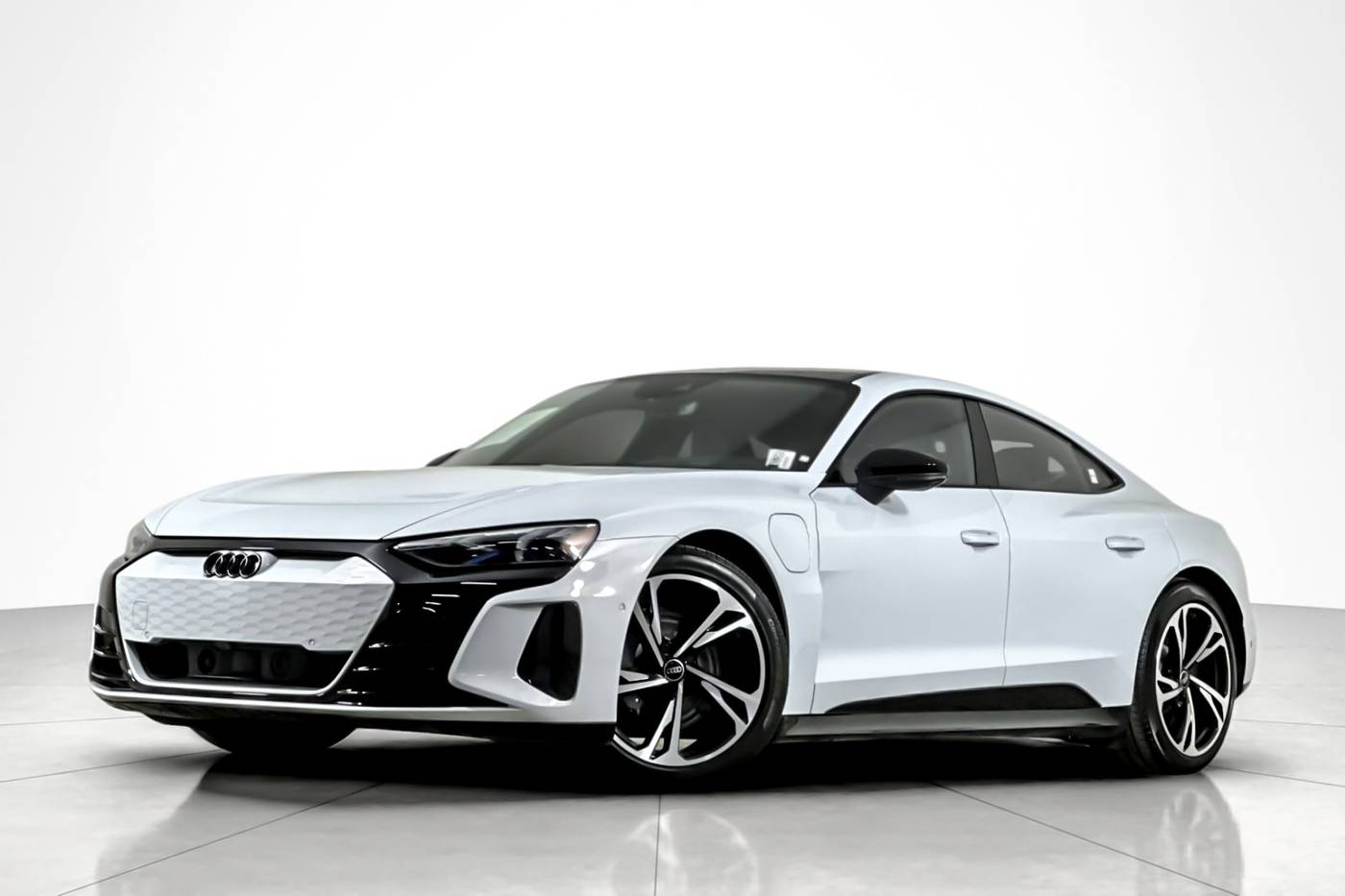 2024 Audi e-tron GT Prestige — Sedan — 922 mi — Beverly Hills, CA