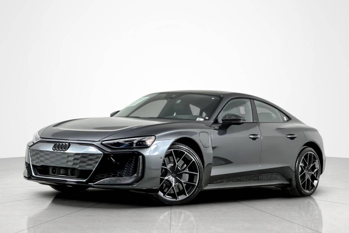 2025 Audi RS e-tron GT performance — Sedan — 370 mi — Beverly Hills, CA