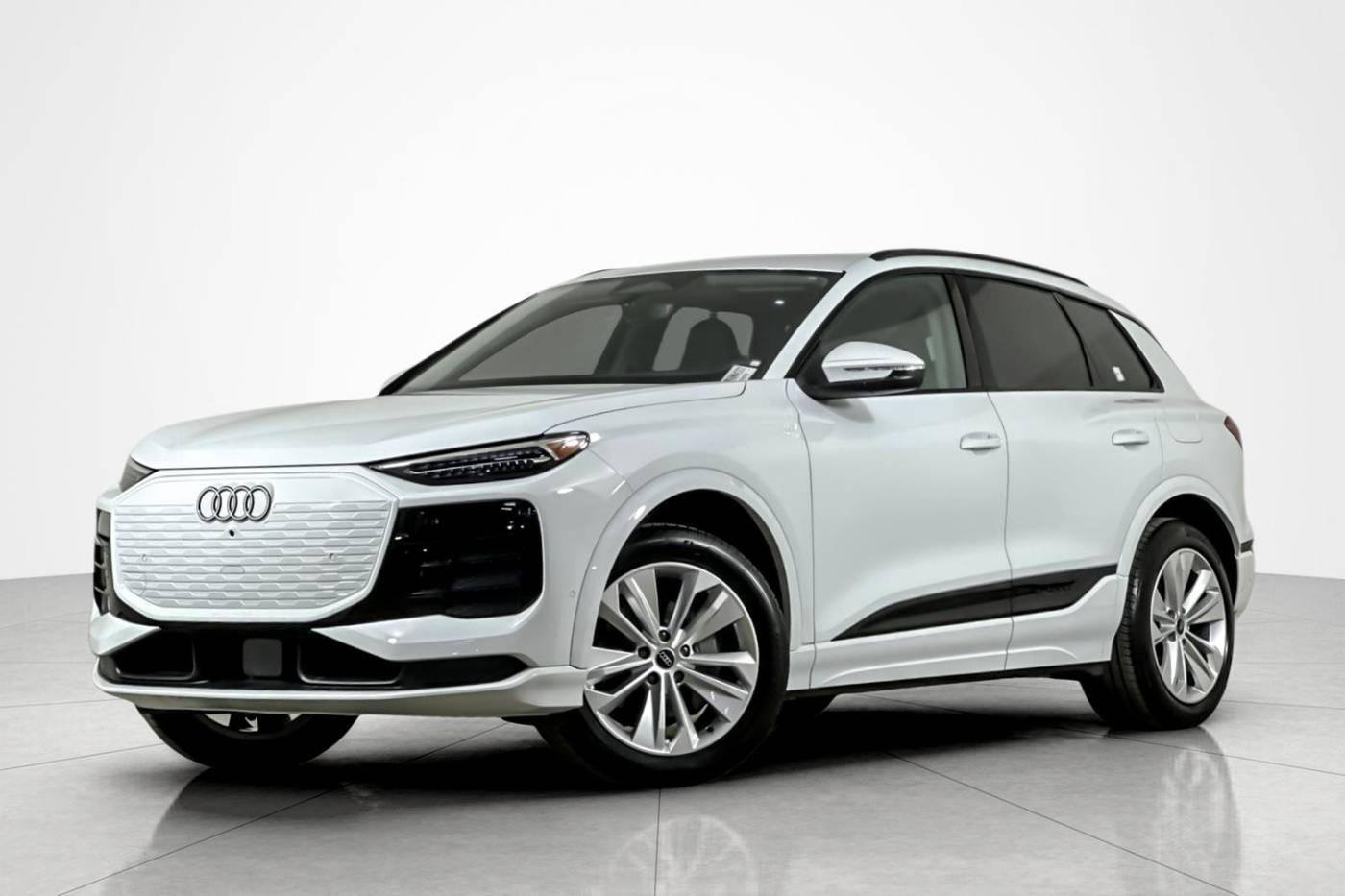 2025 Audi Q6 e-tron Premium Plus — SUV — 6,164 mi — Beverly Hills, CA