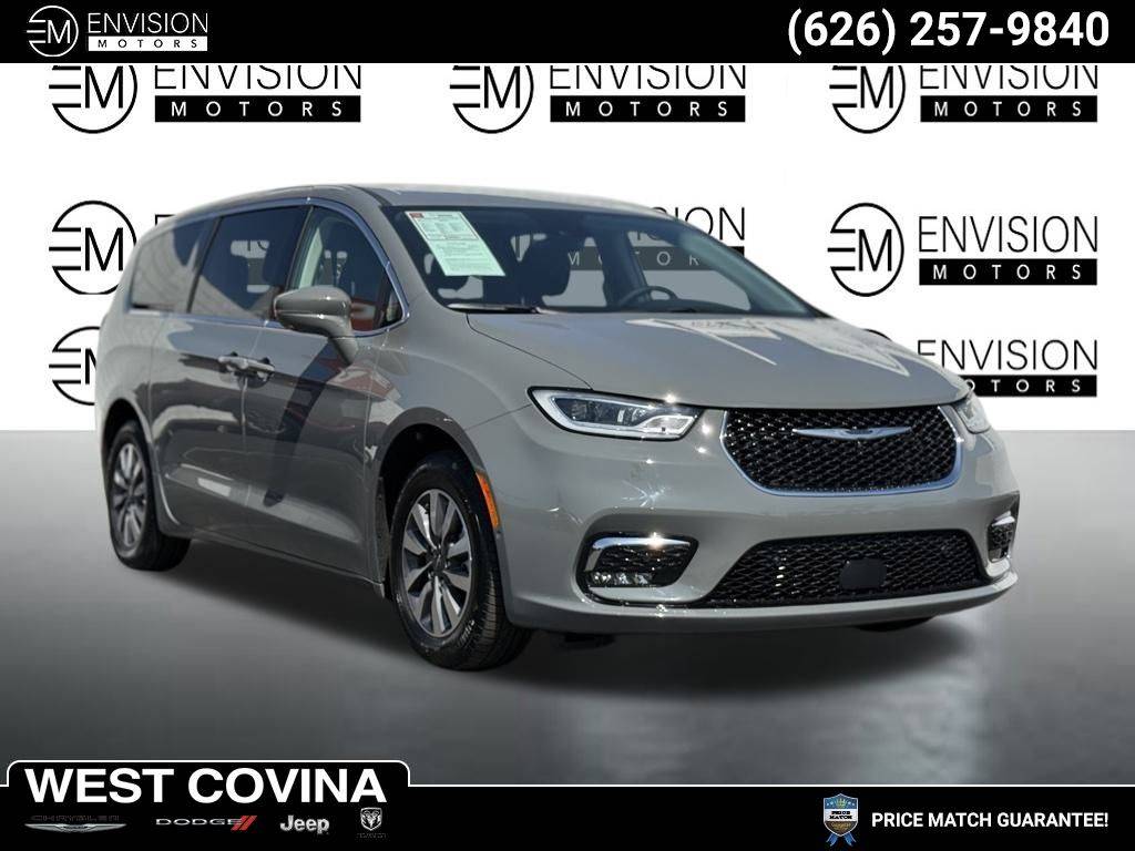 2022 Chrysler Pacifica Hybrid Touring L — Minivan — 34,523 mi — West Covina, CA