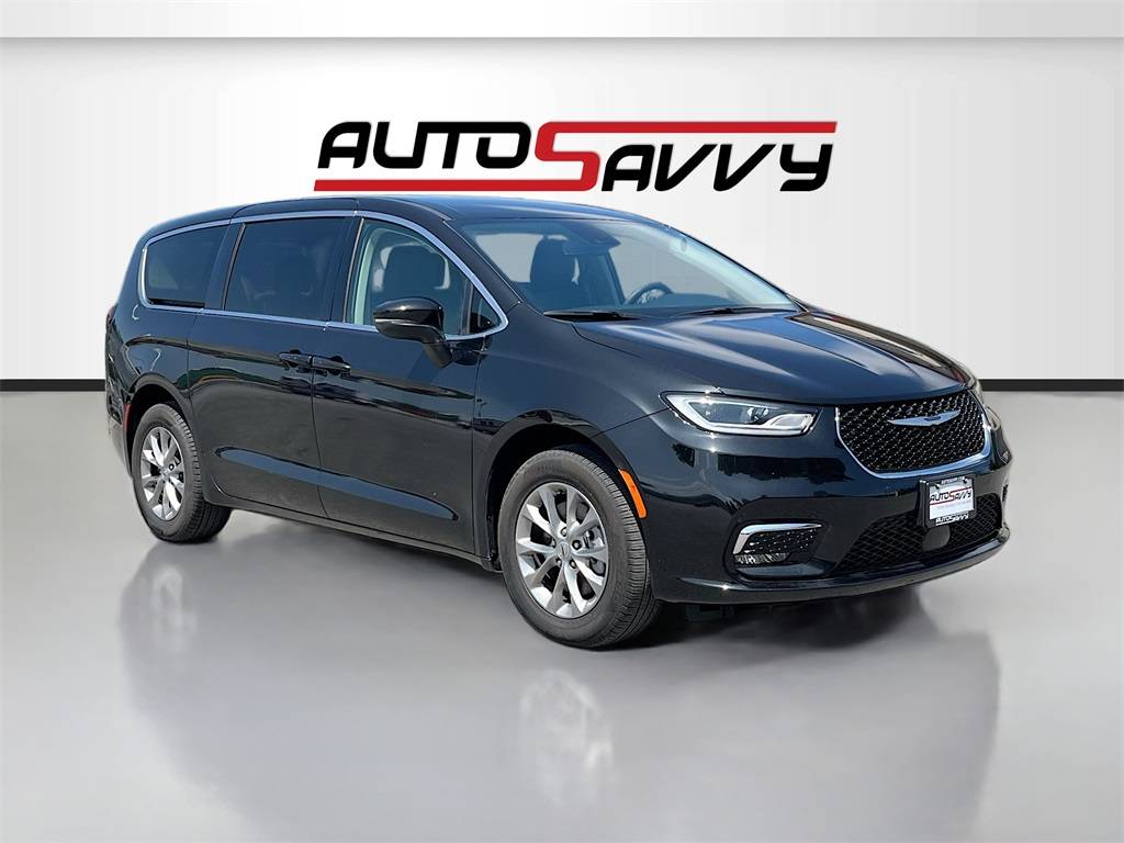 2023 Chrysler Pacifica Touring L — Minivan — 10,065 mi — Post Falls, ID