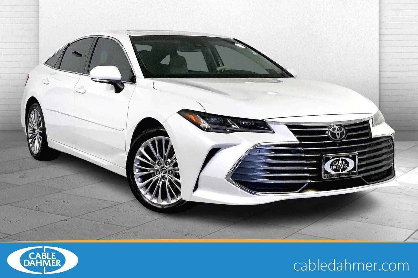 2019 Toyota Avalon Limited — Sedan — 14,076 mi — Lees Summit, MO