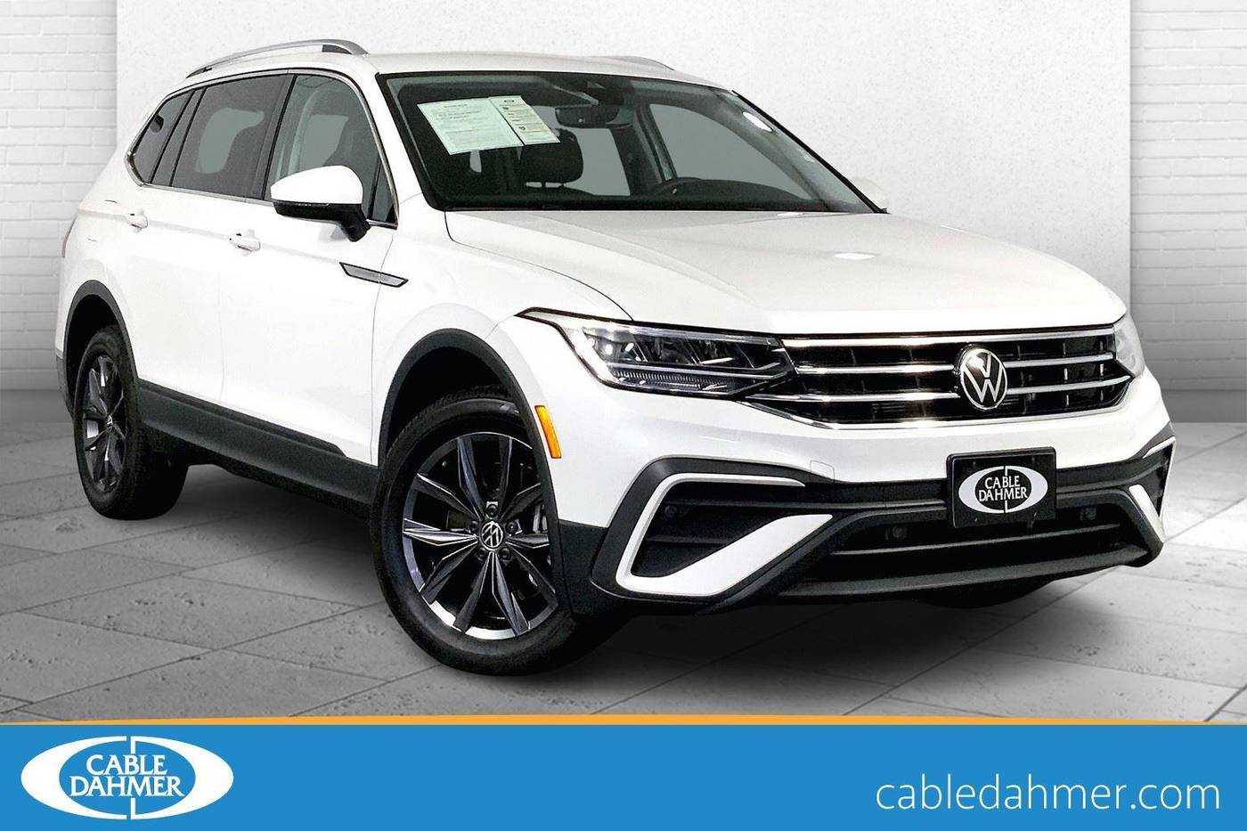2023 Volkswagen Tiguan SE — SUV — 10,242 mi — Lees Summit, MO