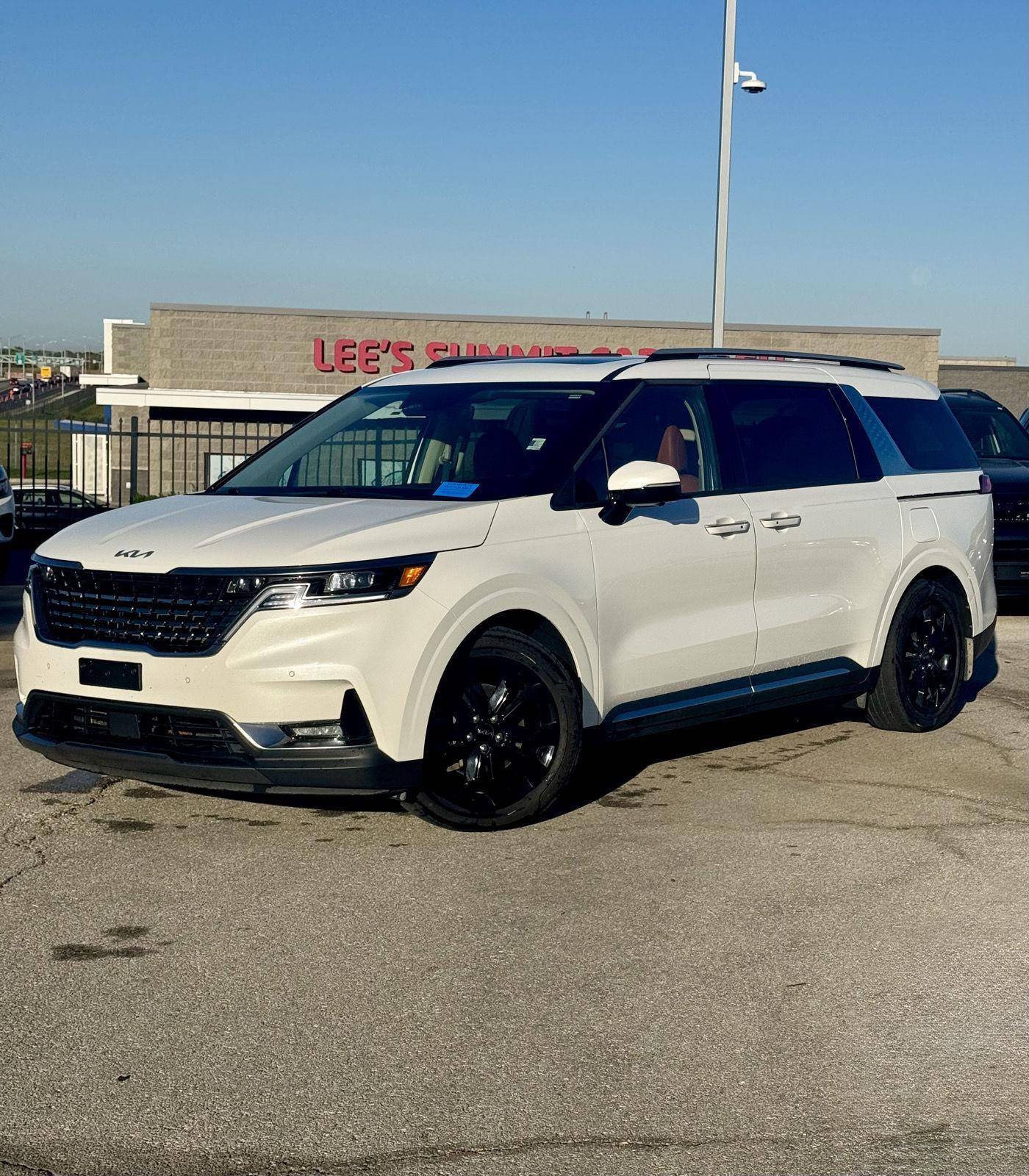 2023 Kia Carnival SX Prestige — Minivan — 34,967 mi — Lees Summit, MO