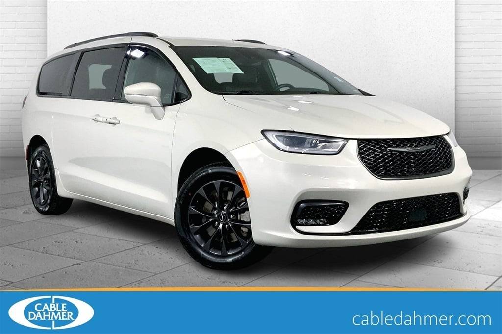 2021 Chrysler Pacifica Touring L — Minivan — 73,385 mi — Lees Summit, MO