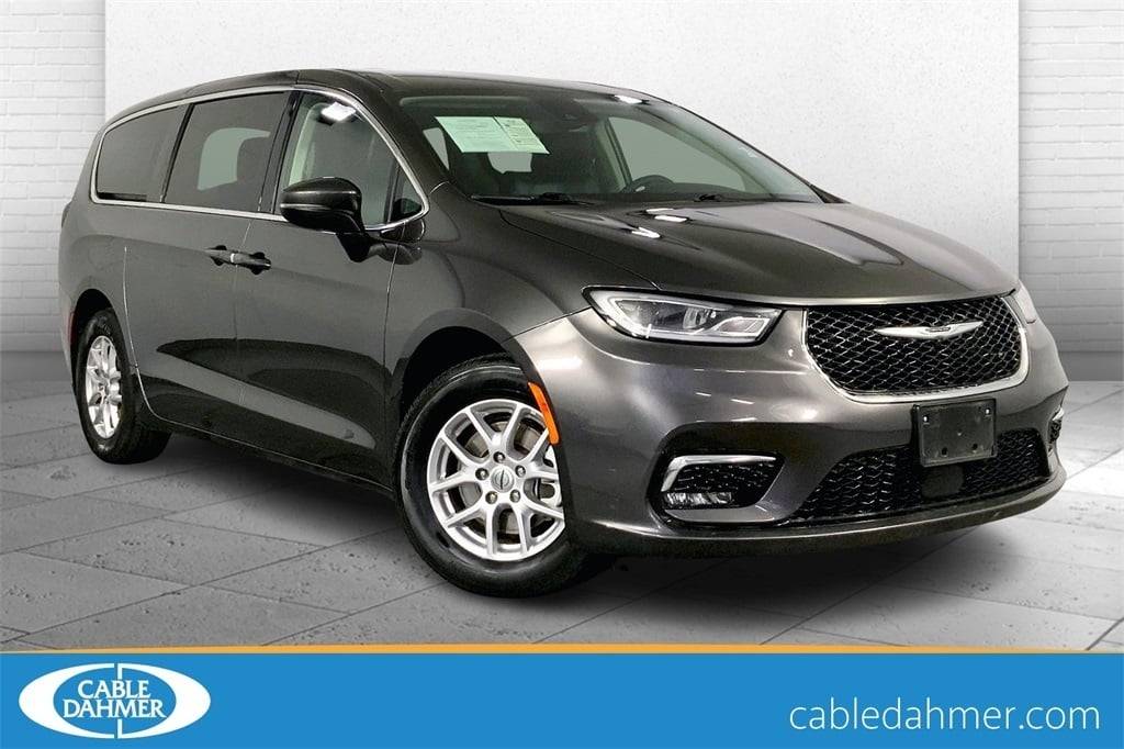 2023 Chrysler Pacifica Touring L — Minivan — 62,749 mi — Lees Summit, MO