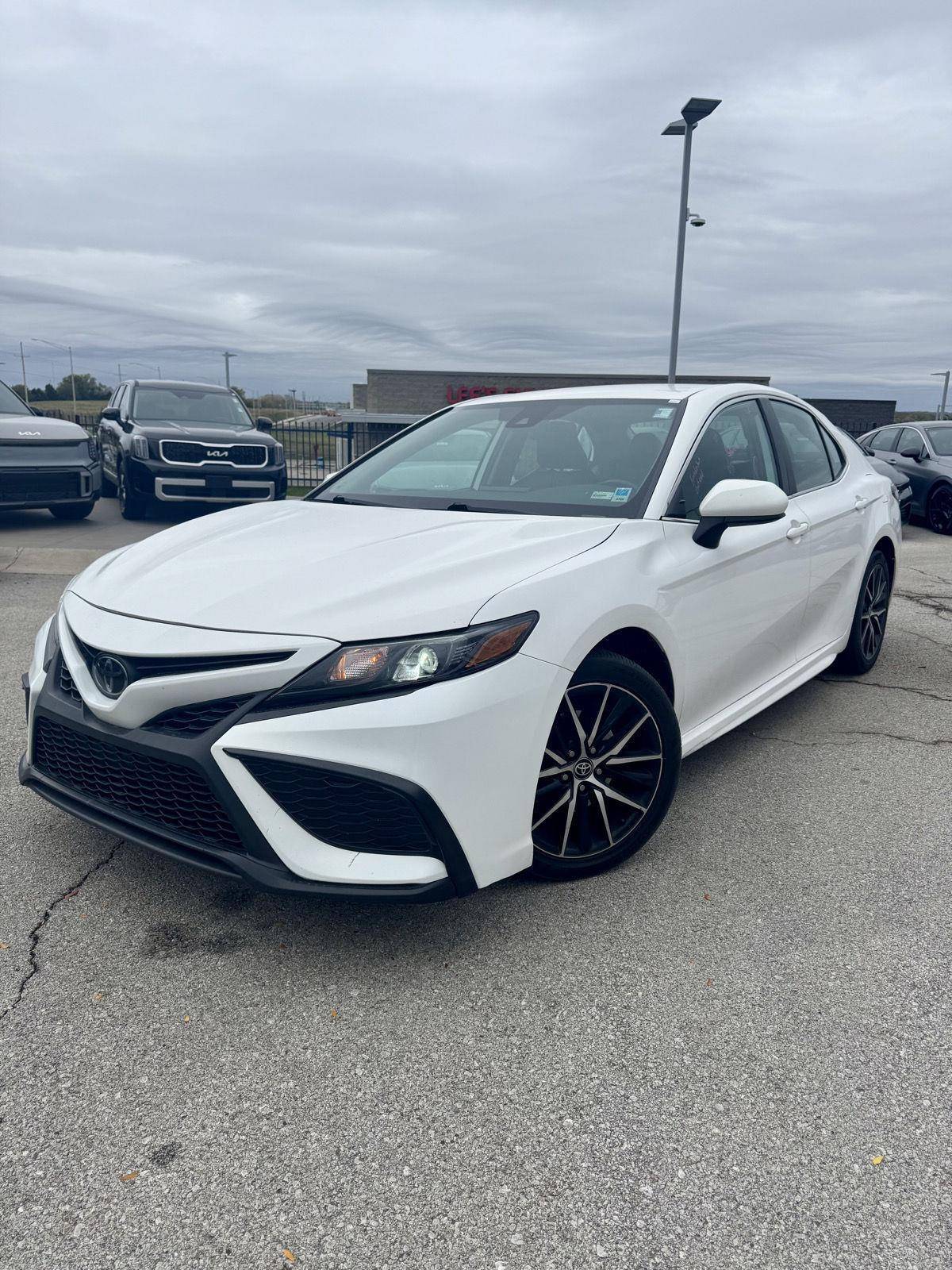 2021 Toyota Camry SE — Sedan — 98,023 mi — Lees Summit, MO