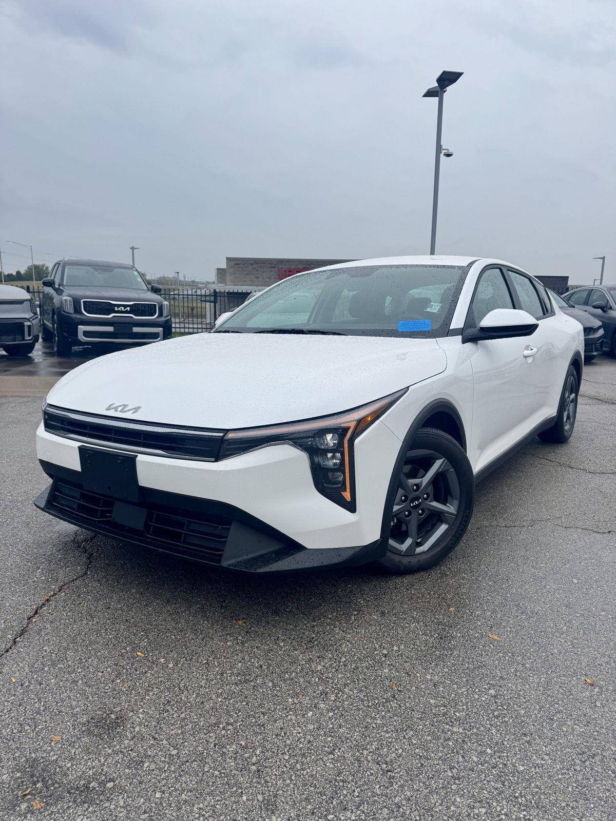 2025 Kia K4 LXS — Sedan — 4,730 mi — Lees Summit, MO