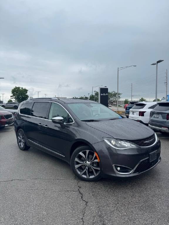 2019 Chrysler Pacifica Limited — Minivan — 103,543 mi — Lees Summit, MO