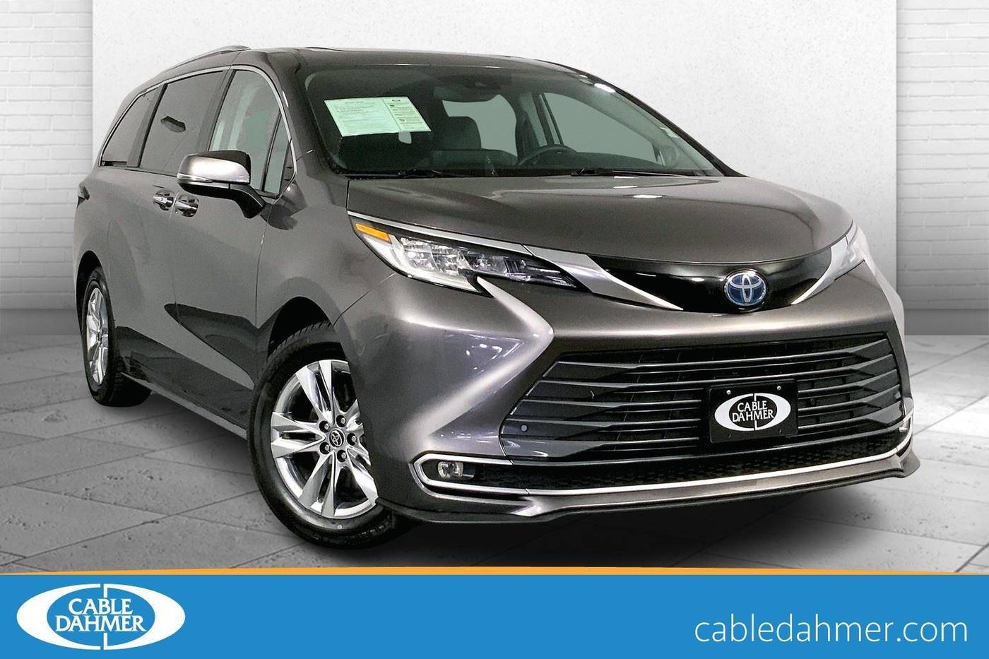 2023 Toyota Sienna Limited — Minivan — 51,318 mi — Lees Summit, MO