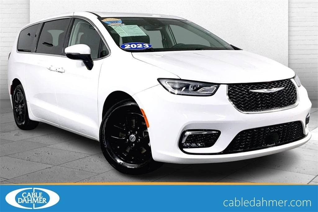 2023 Chrysler Pacifica Touring L — Minivan — 67,626 mi — Lees Summit, MO