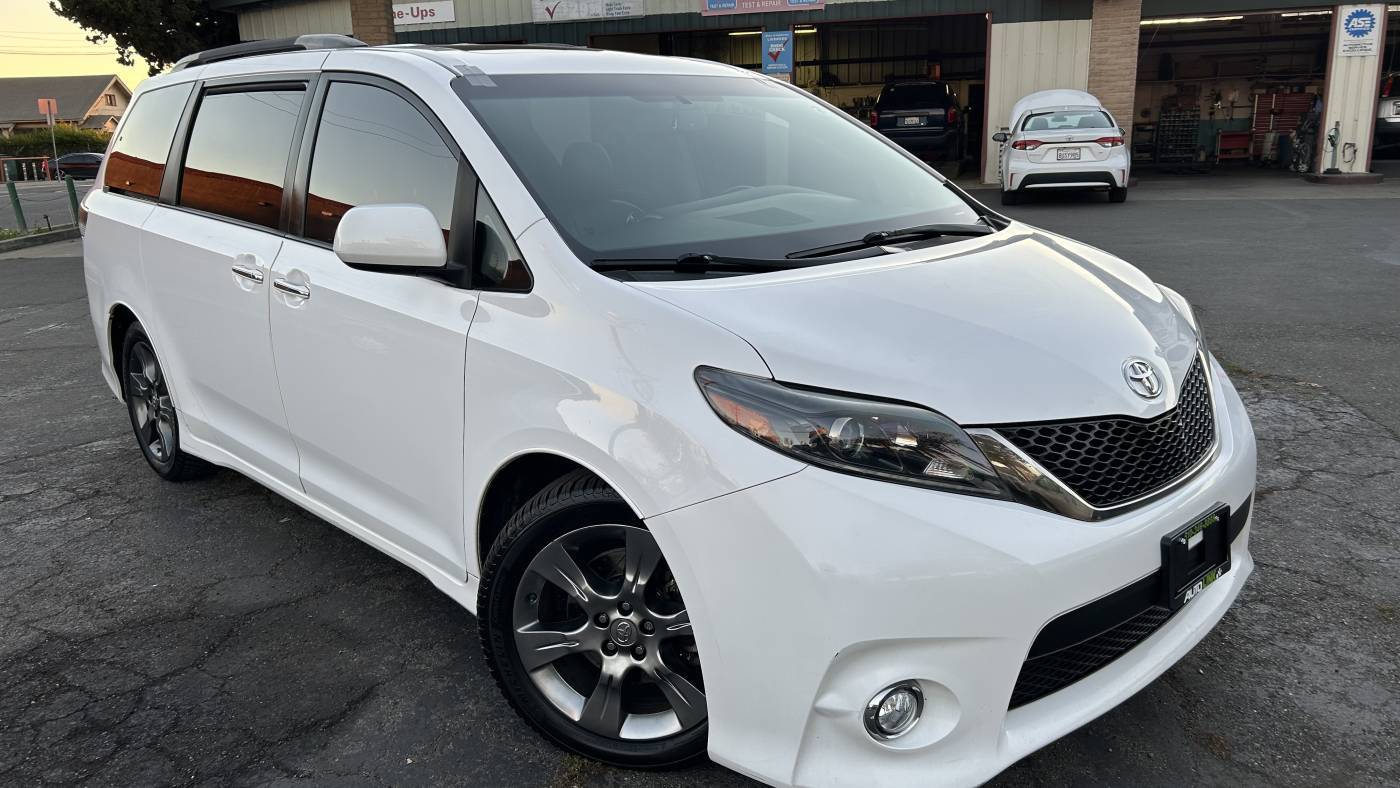 2015 Toyota Sienna SE Premium — Minivan — 103,602 mi — San Leandro, CA