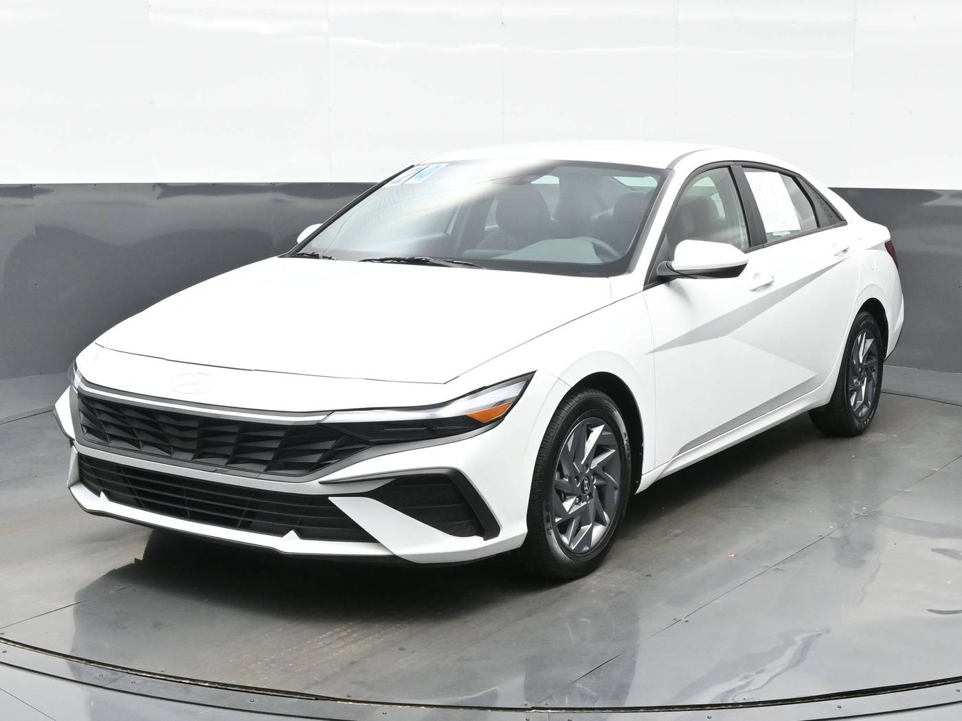 2024 Hyundai Elantra SEL — Sedan — 33,154 mi — Bartlett, IL