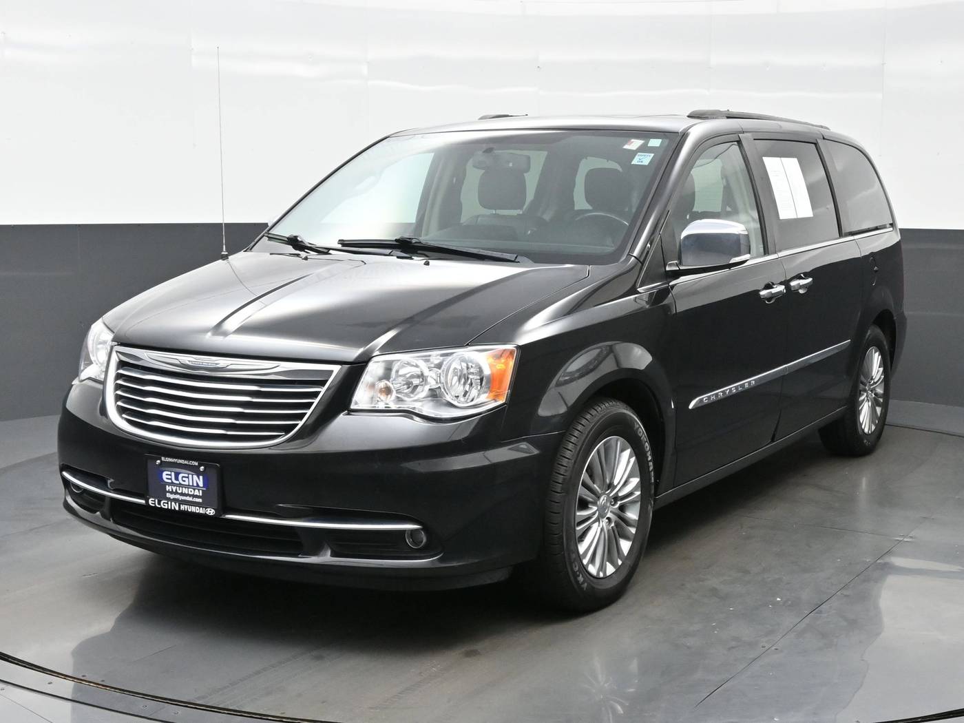 2016 Chrysler Town & Country Touring-L Anniversary Edition — Minivan — 55,814 mi — Bartlett, IL