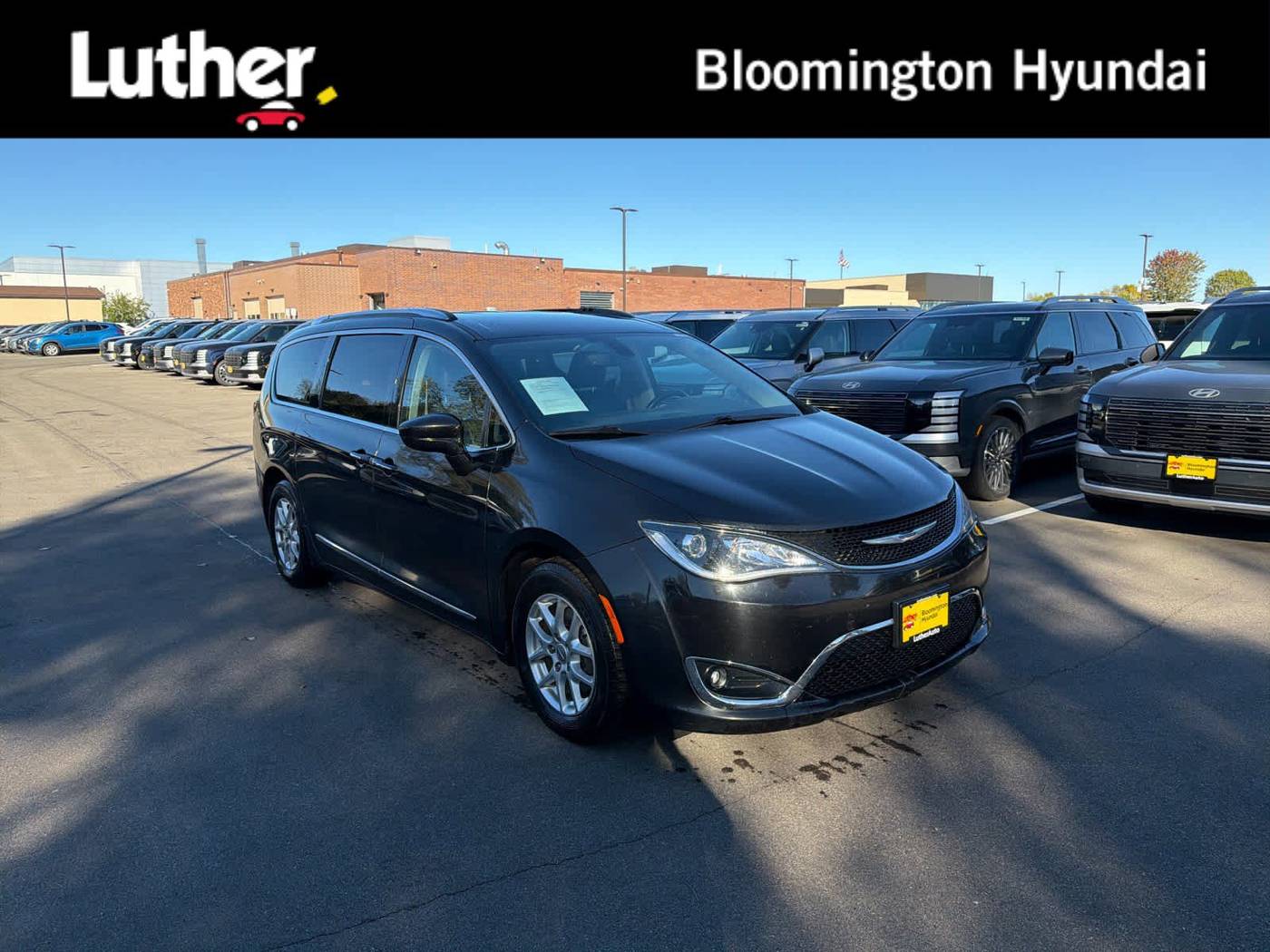 2020 Chrysler Pacifica Touring L — Minivan — 144,238 mi — Bloomington, MN