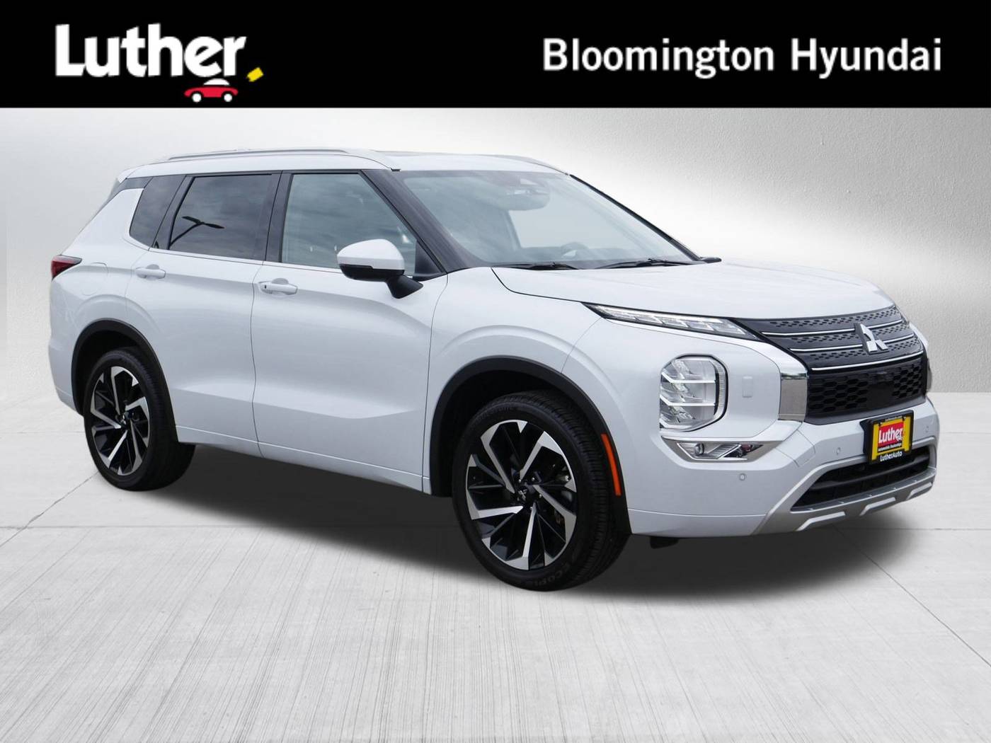 2023 Mitsubishi Outlander SEL — SUV — 17,727 mi — Bloomington, MN
