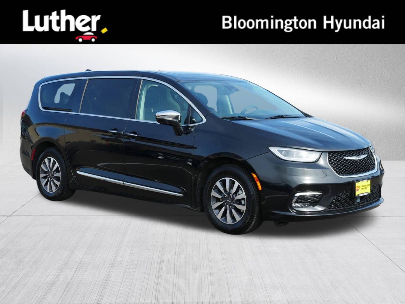 2022 Chrysler Pacifica Hybrid Limited — Minivan — 69,912 mi — Bloomington, MN