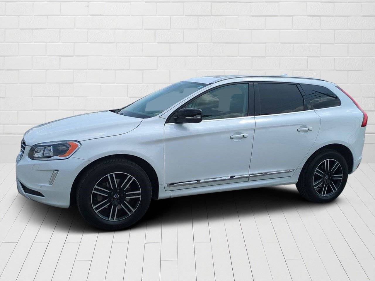 2017 Volvo XC60 Dynamic — SUV — 87,211 mi — Orlando, FL