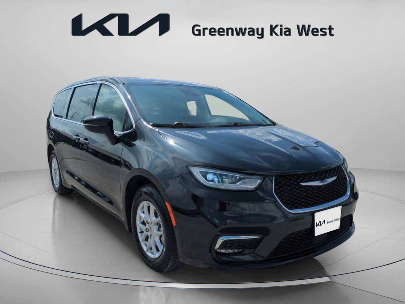 2023 Chrysler Pacifica Touring L — Minivan — 57,315 mi — Orlando, FL