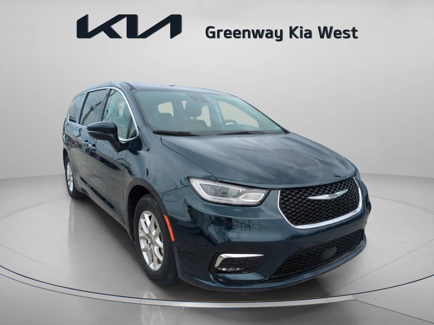 2023 Chrysler Pacifica Touring L — Minivan — 57,141 mi — Orlando, FL