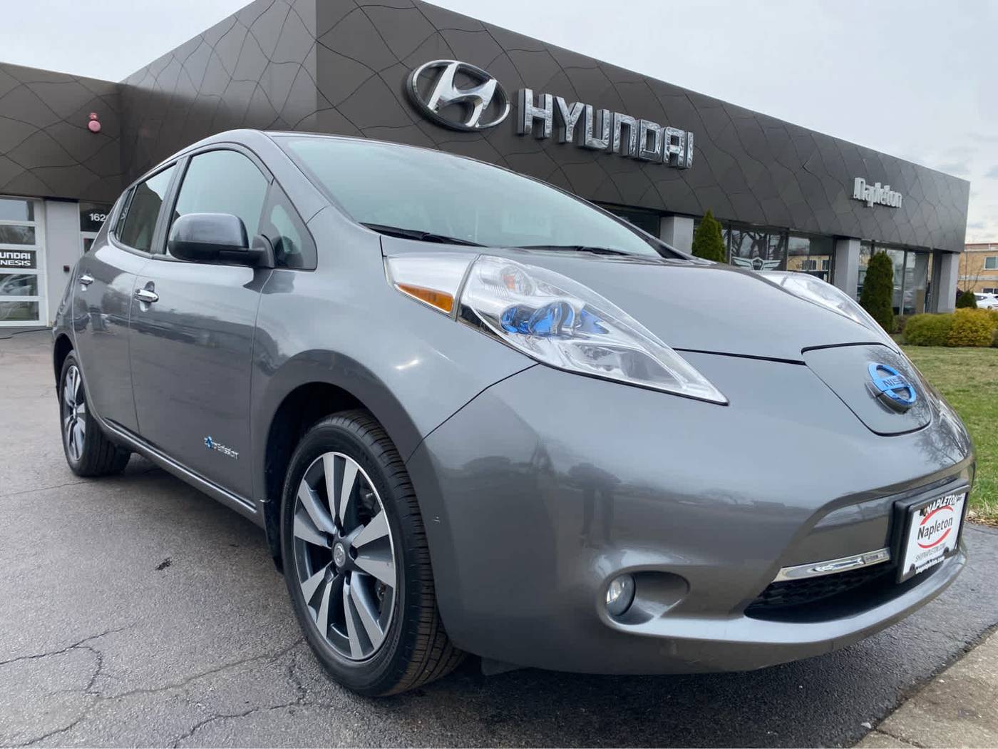 2015 Nissan LEAF SL — Hatchback — 18,689 mi — Glenview, IL
