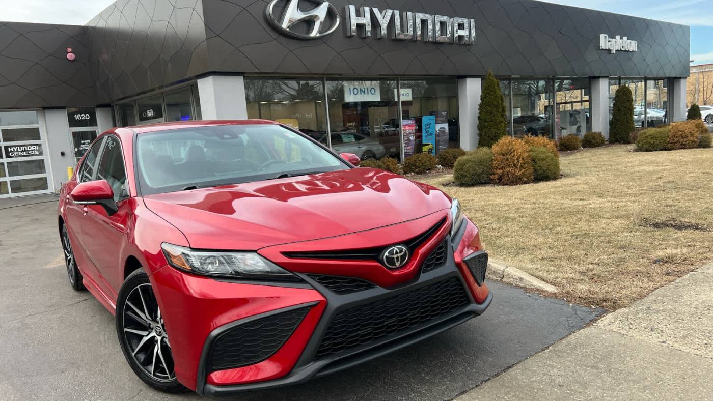 2022 Toyota Camry SE — Sedan — 27,220 mi — Glenview, IL