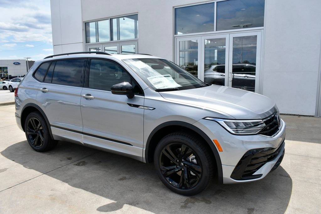 2024 Volkswagen Tiguan SE R-Line Black — SUV — 5,816 mi — Countryside, IL