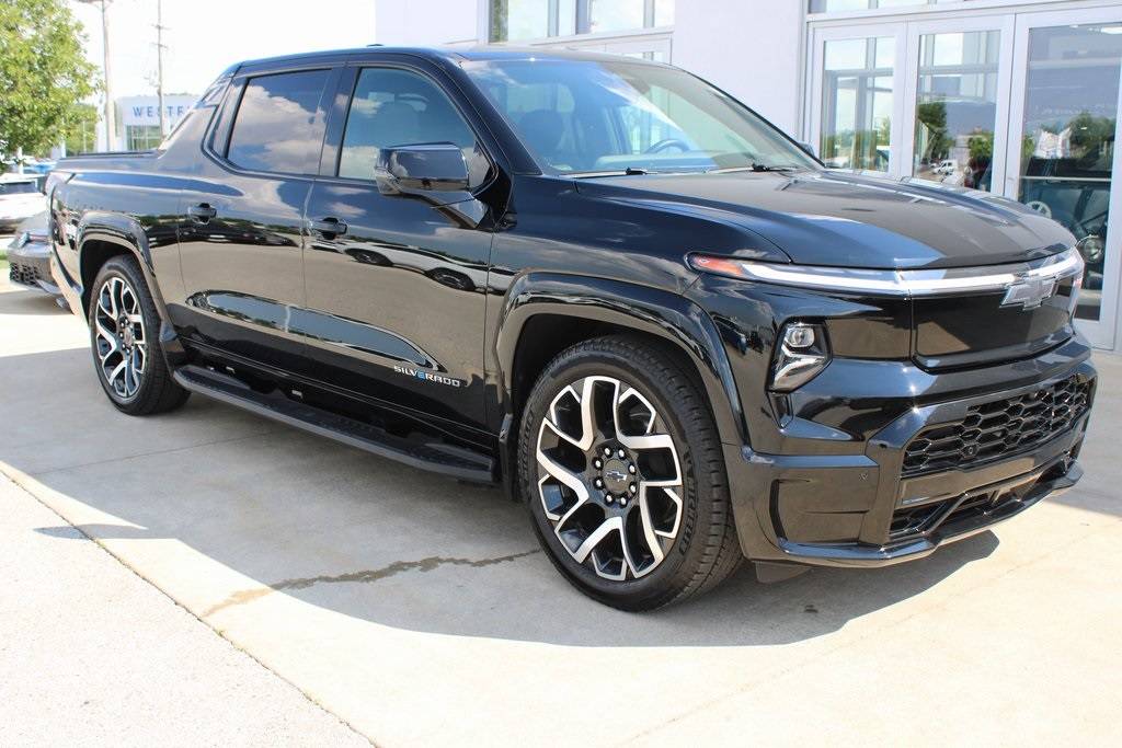 2024 Chevrolet Silverado EV RST — Pickup Truck — 17,343 mi — Countryside, IL