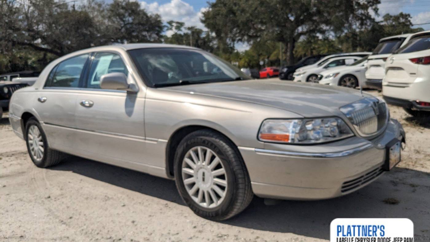 2005 Lincoln Town Car Signature — Sedan — 103,357 mi — LaBelle, FL