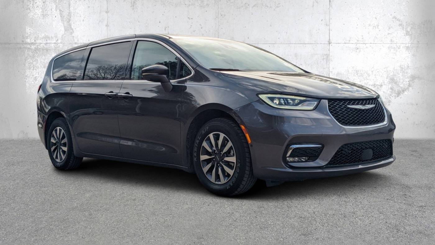 2022 Chrysler Pacifica Hybrid Touring L — Minivan — 68,483 mi — Quincy, FL