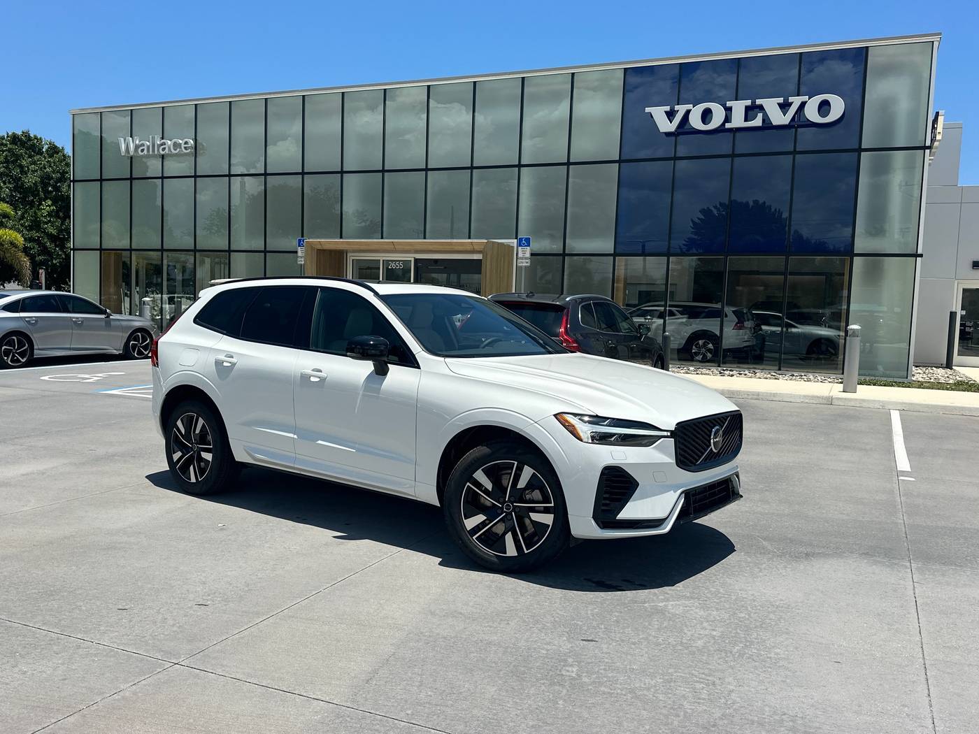 2026 Volvo XC60 T8 Core