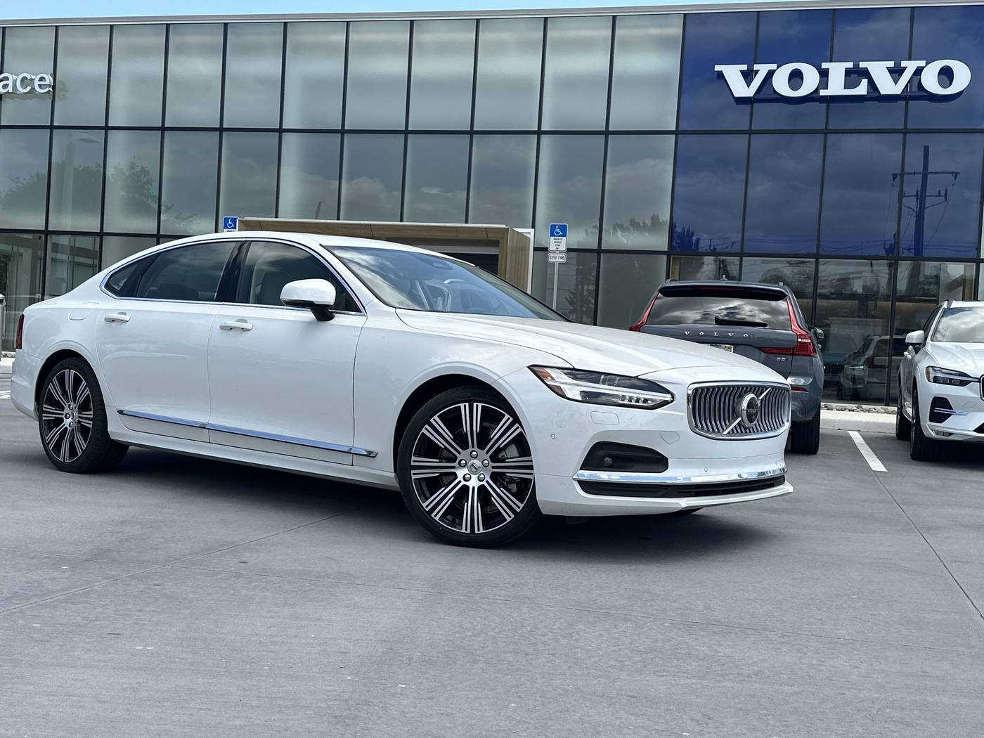2025 Volvo S90 B6 Plus