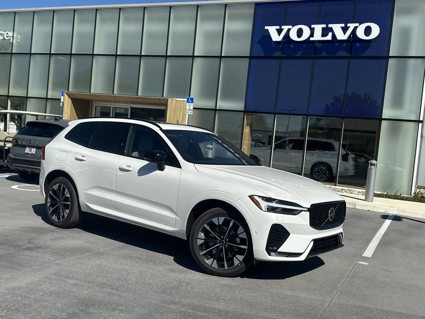 2026 Volvo XC60 B5 Plus